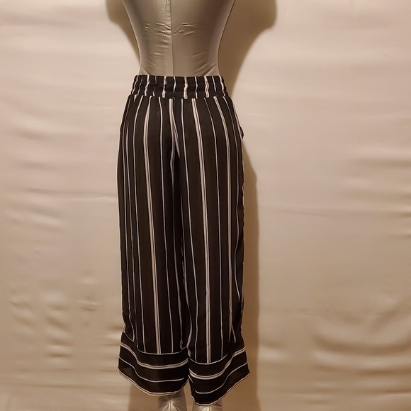 Black and White Striped Wide Leg Pants - Picture 2 of 2